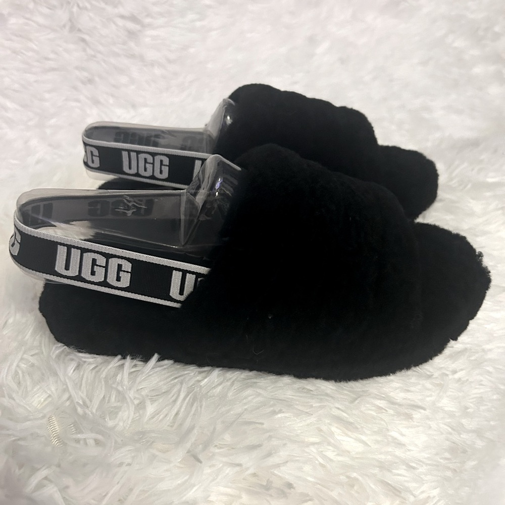 UGG® Fluff Yeah Slide Sandal - Big Kid - Black - Size 4